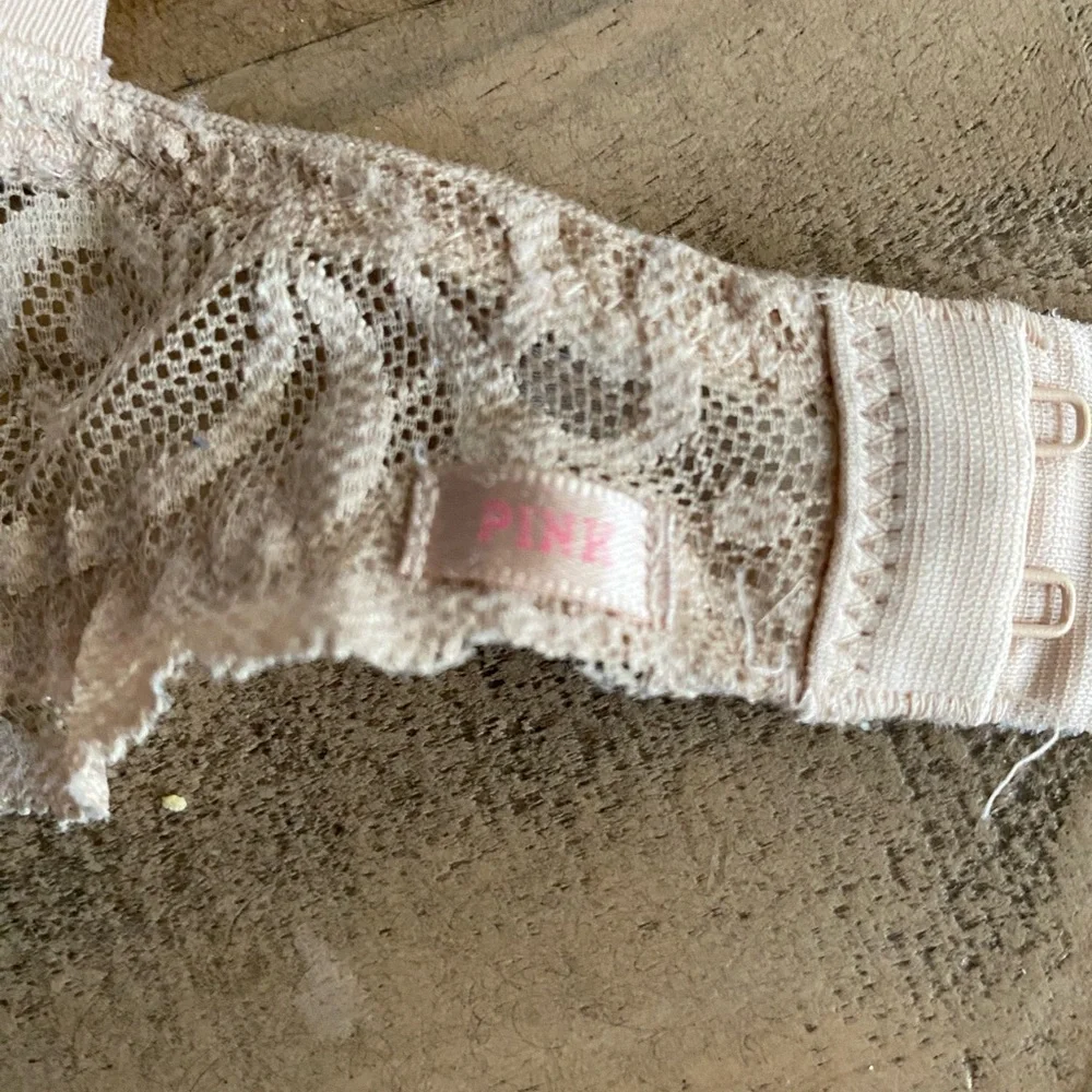 EUC Victoria’s Secret Pink Padded Bra - Picture 5 of 12